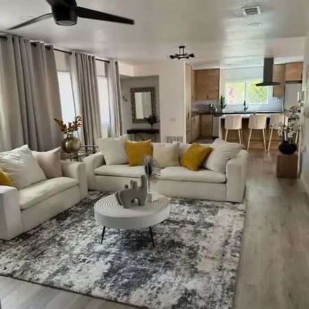 Spacious Beautifully Furnished 5 Bedrooms 3 Full Bath House With Ping Pong And Pool Table And 85 In Tv In Game Room